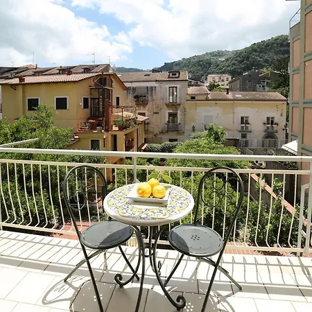 Sweet Sorrento Holidays-3